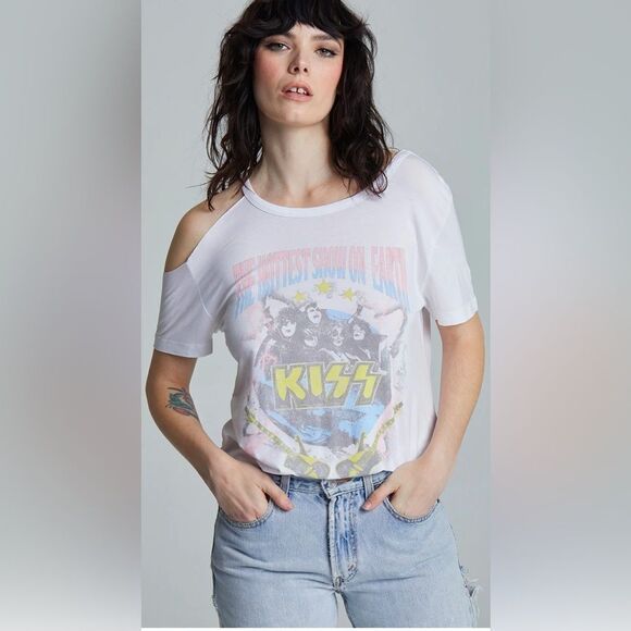Recycle Karma Kiss shirt The hottest show on Earth cold shouldered cut out New M - Picture 2 of 3